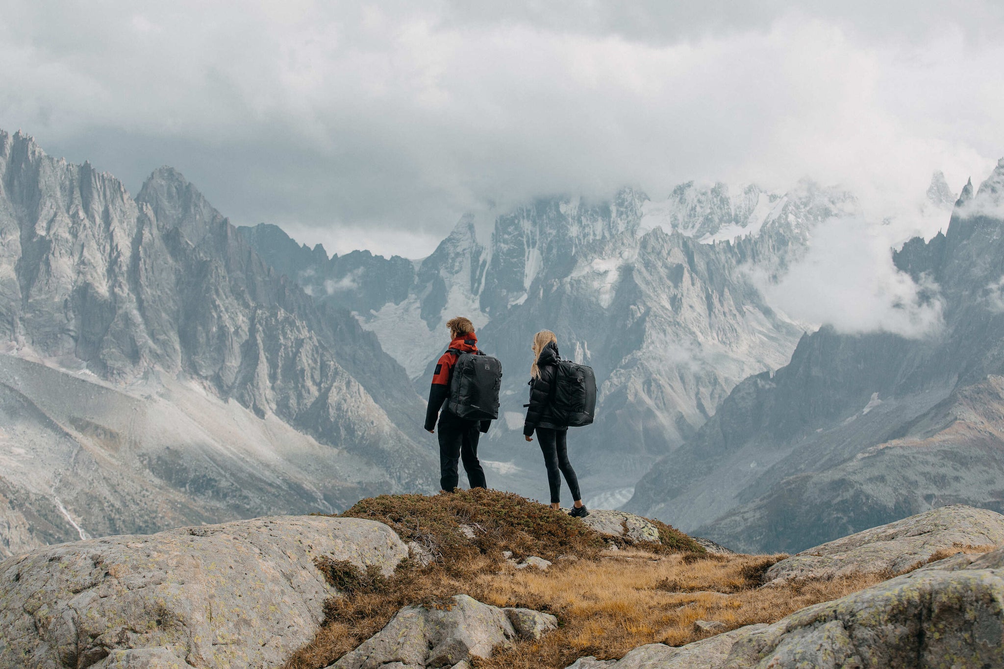 Two people with the Adventure bag in Chamonix mountains