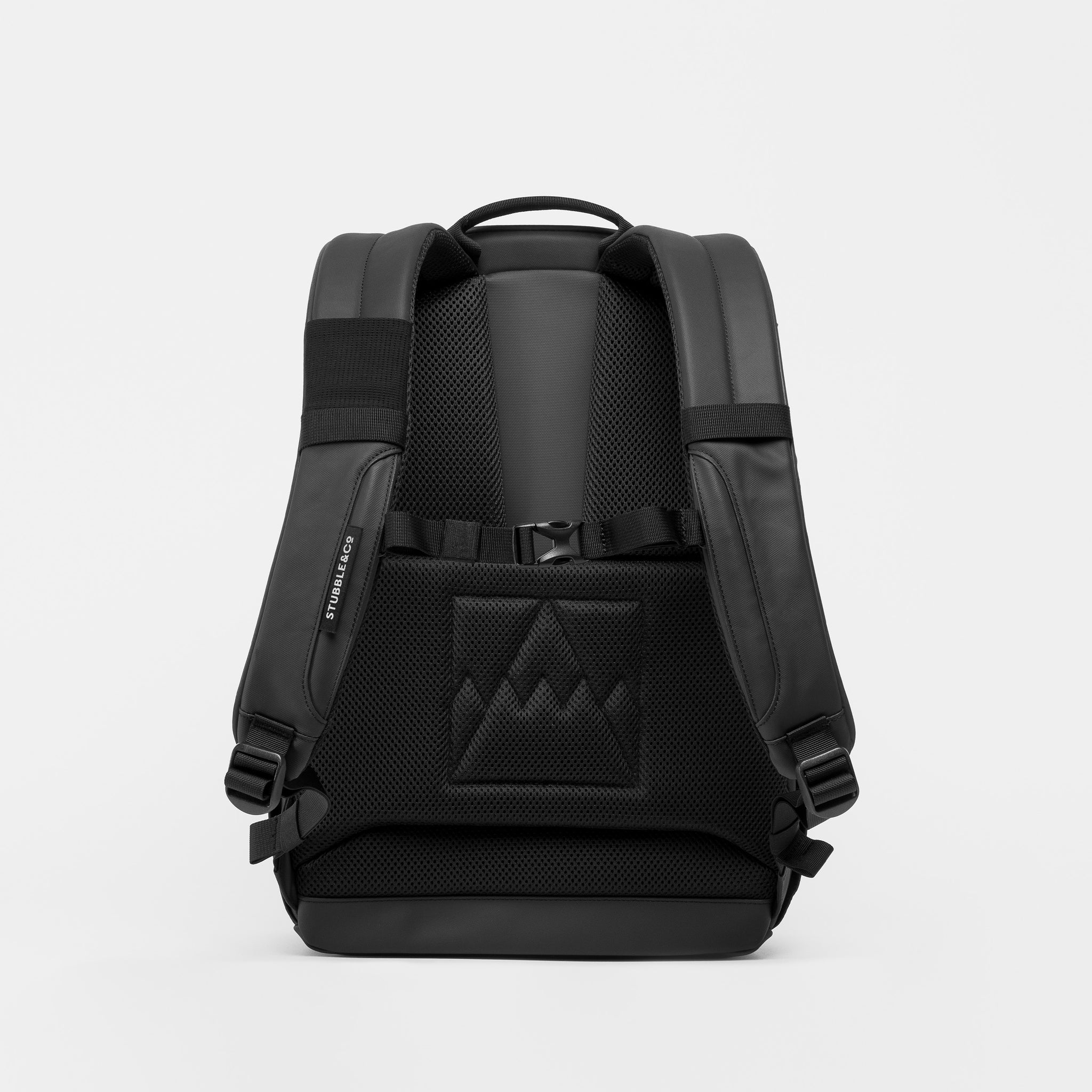 A studio shot of the breathable back panel on the Everyday backpack 20L in All Black