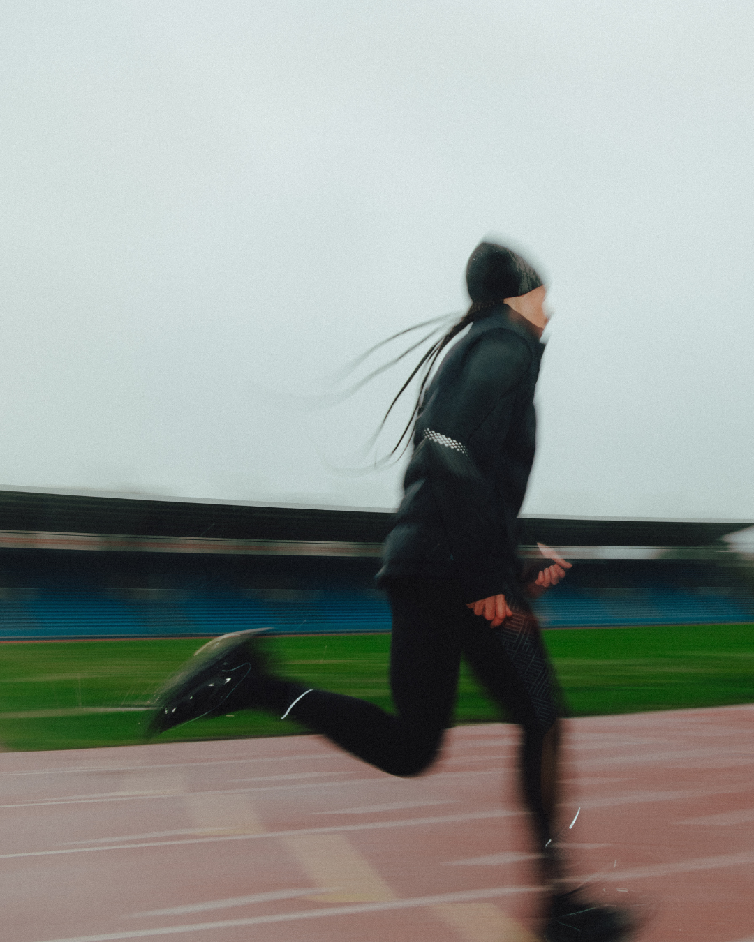 Hannah Williams running at Crystal Palace race track