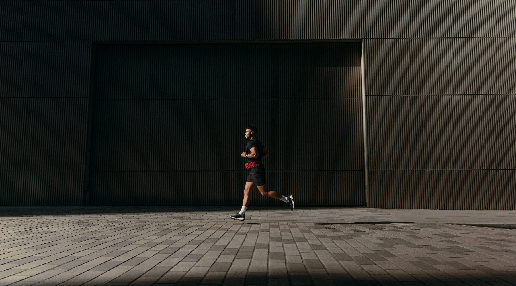 Man running in London wearing the Stubble & Co Motion Waist Pack