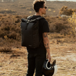 Man wearing The Roll Top in All Black