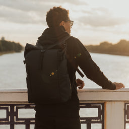 Man wearing The Roll Top in All Black