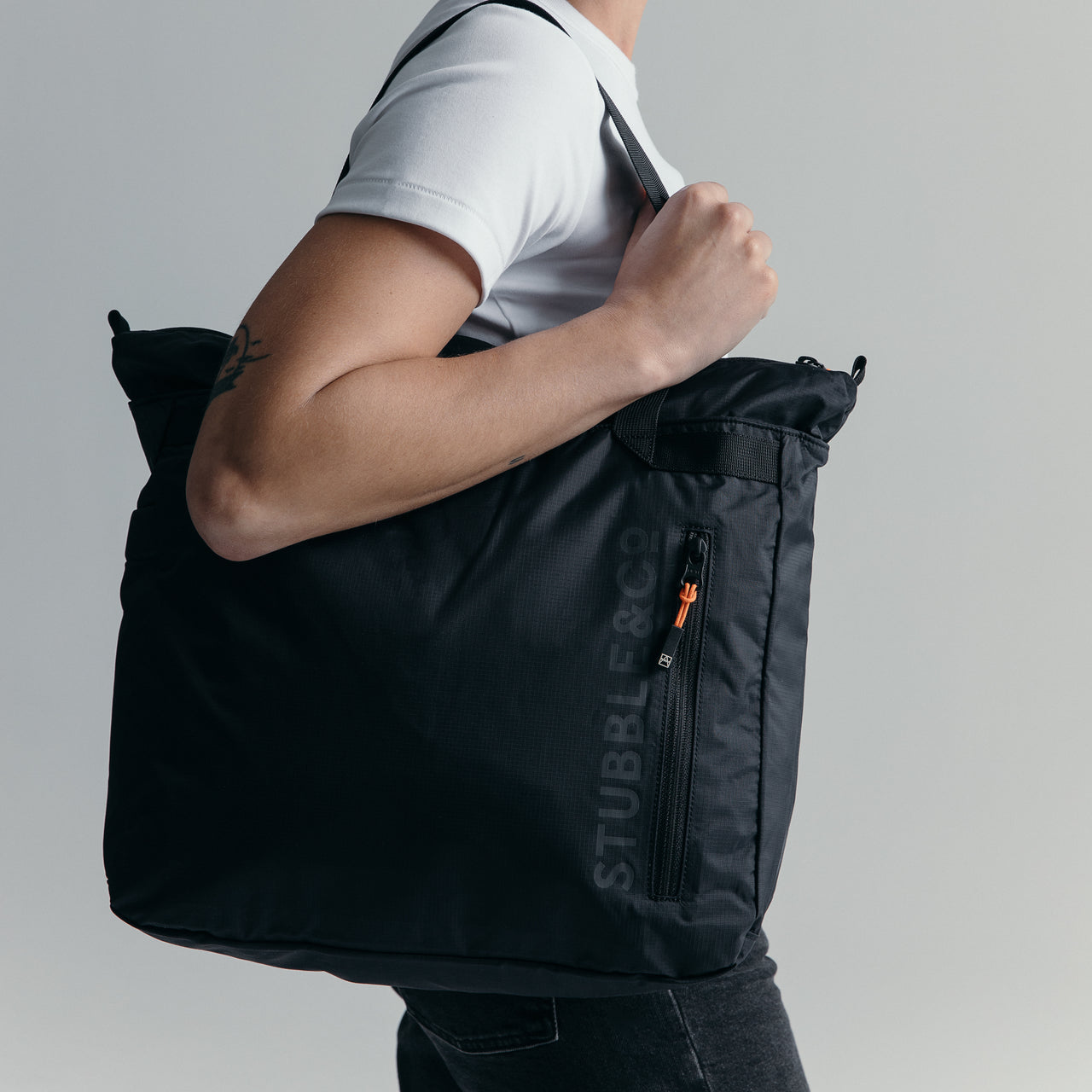 Person wearing the All Black packable Ultra Light Tote Bag