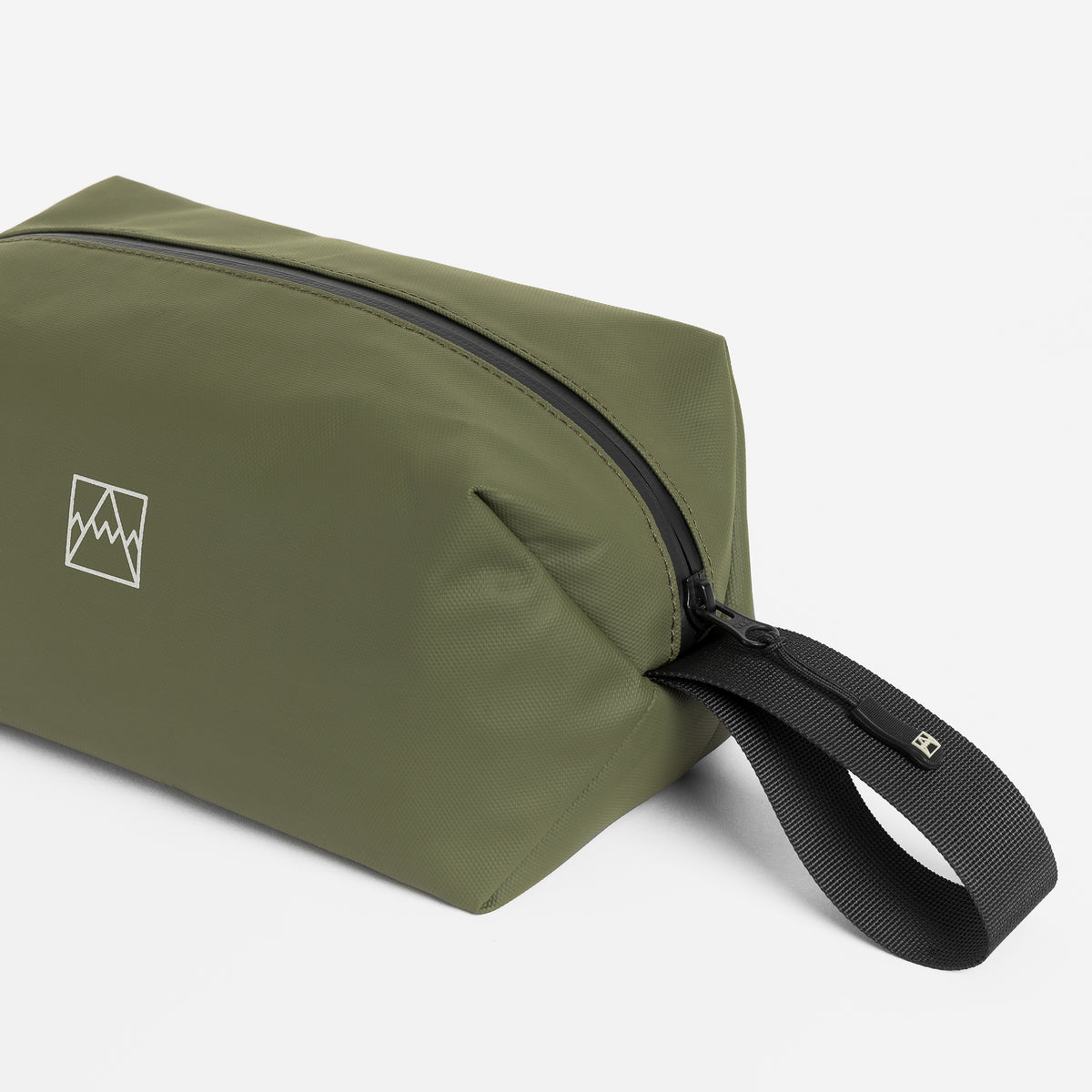 Close-up of the grab handle on the Wash Bag in Urban Green