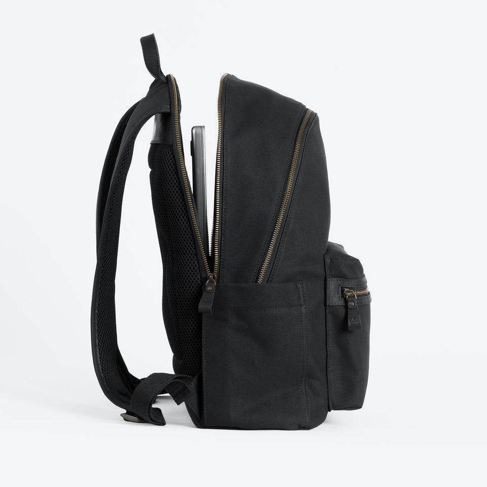 Commuter backpack with laptop