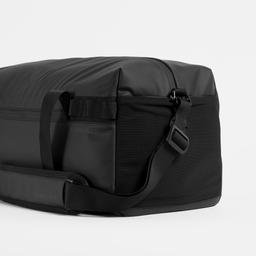 A studio shot of the mesh pocket at the end of the Gym Duffel 25L in All Black