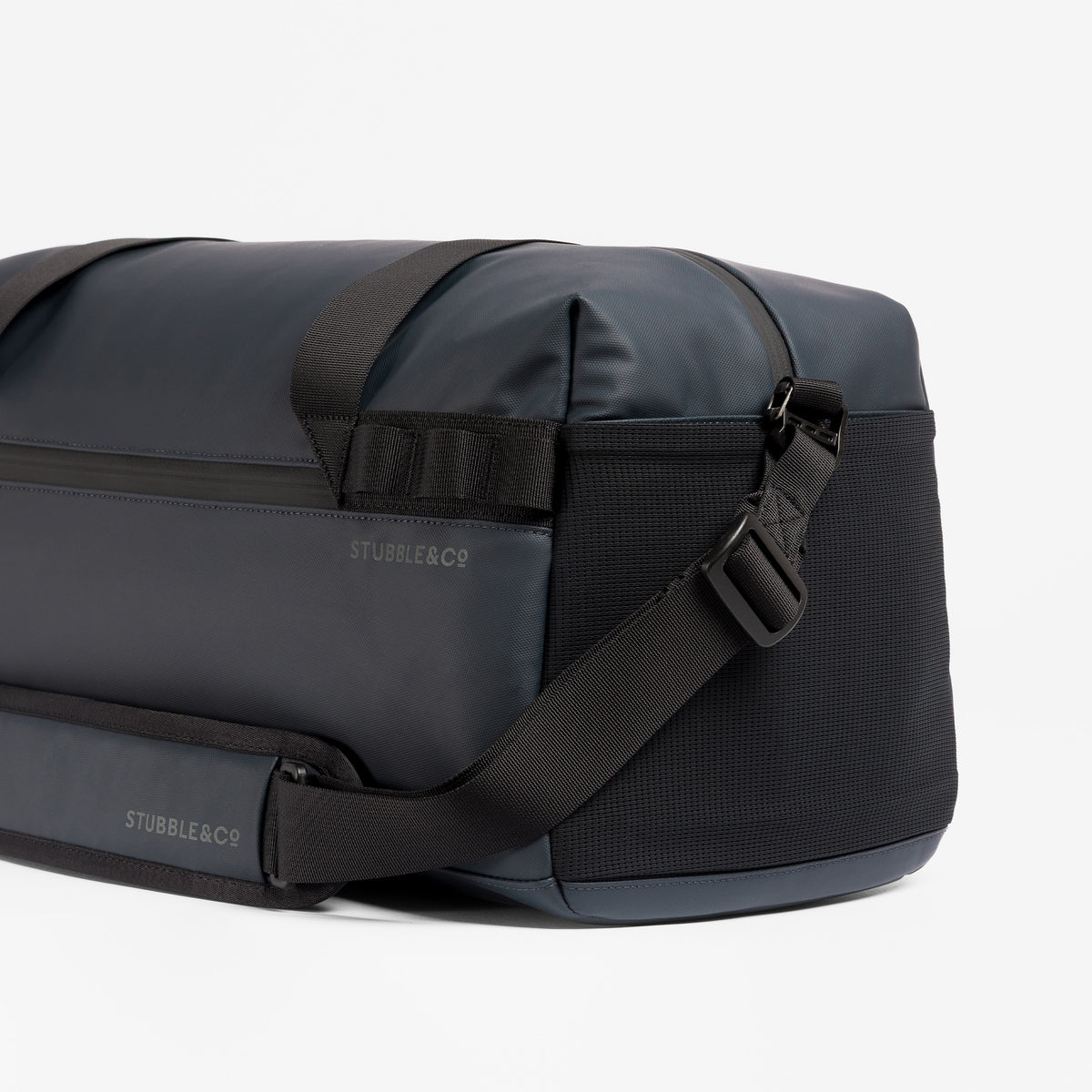 A studio shot of the end elastic pocket on the Midnight Blue Gym Duffel 25L