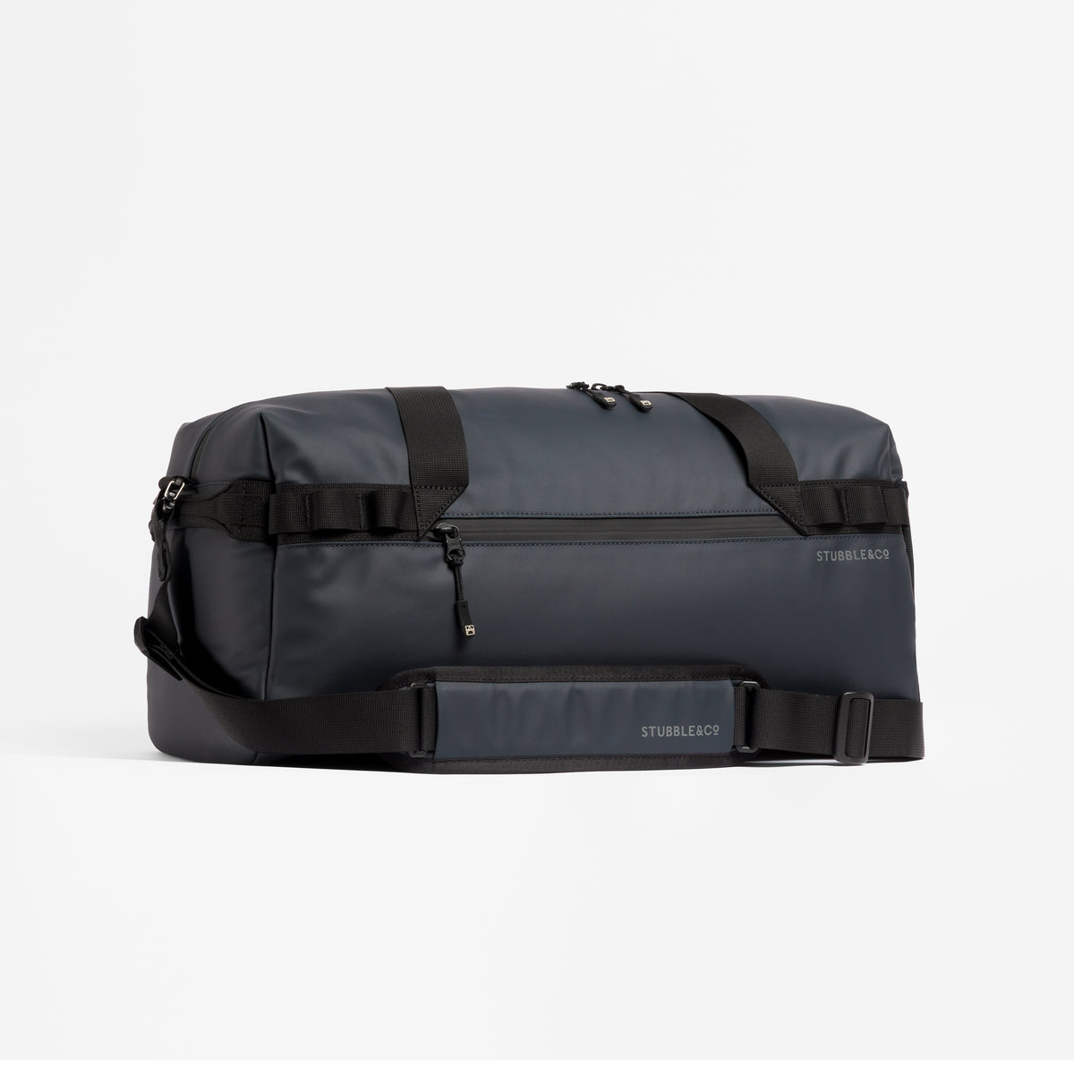 A studio shot of the front and zip pocket on the Gym Duffel 25L in Midnight Blue