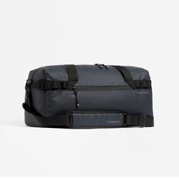 A studio shot of the front and zip pocket on the Gym Duffel 25L in Midnight Blue