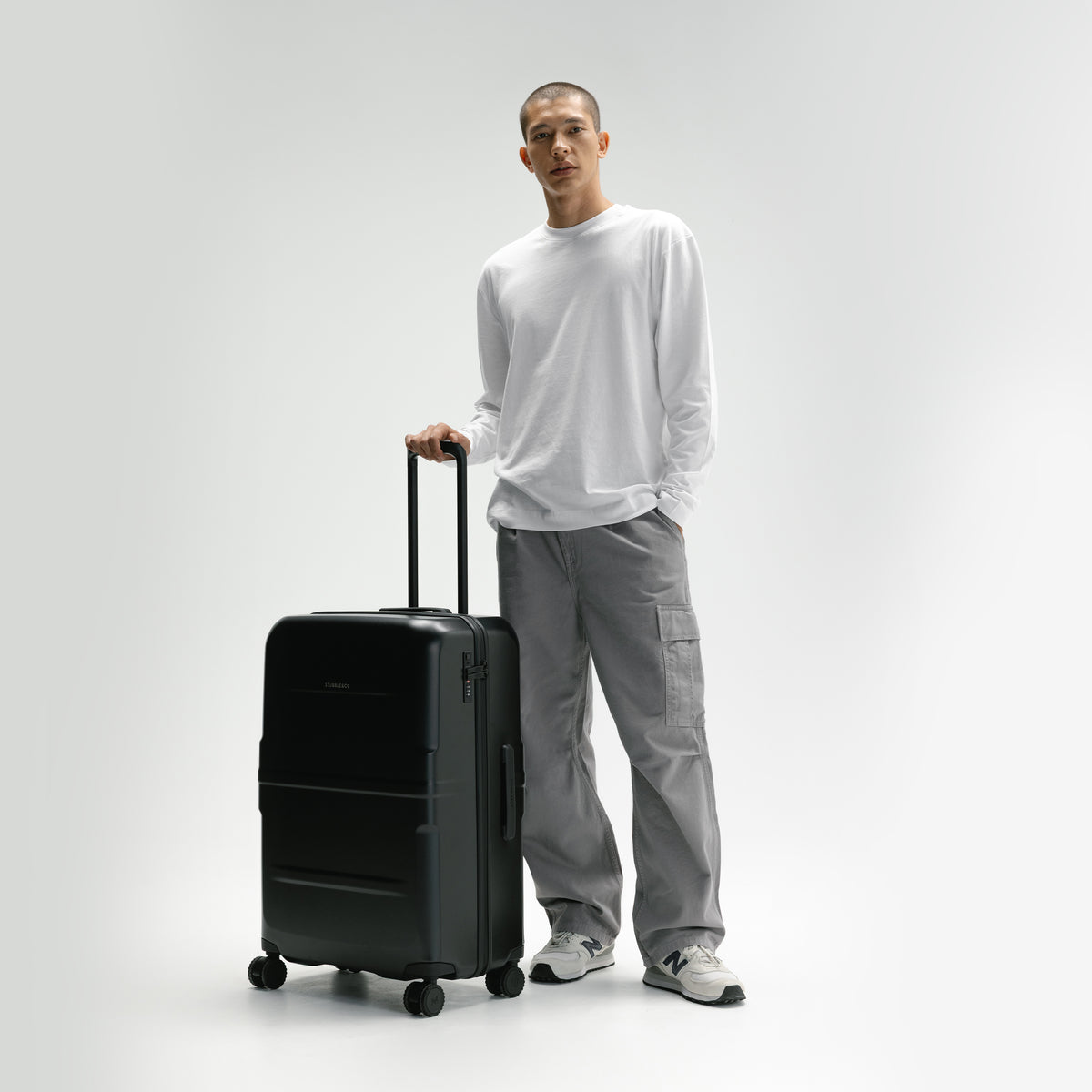 A male model with the Hardshell 95L in All Black
