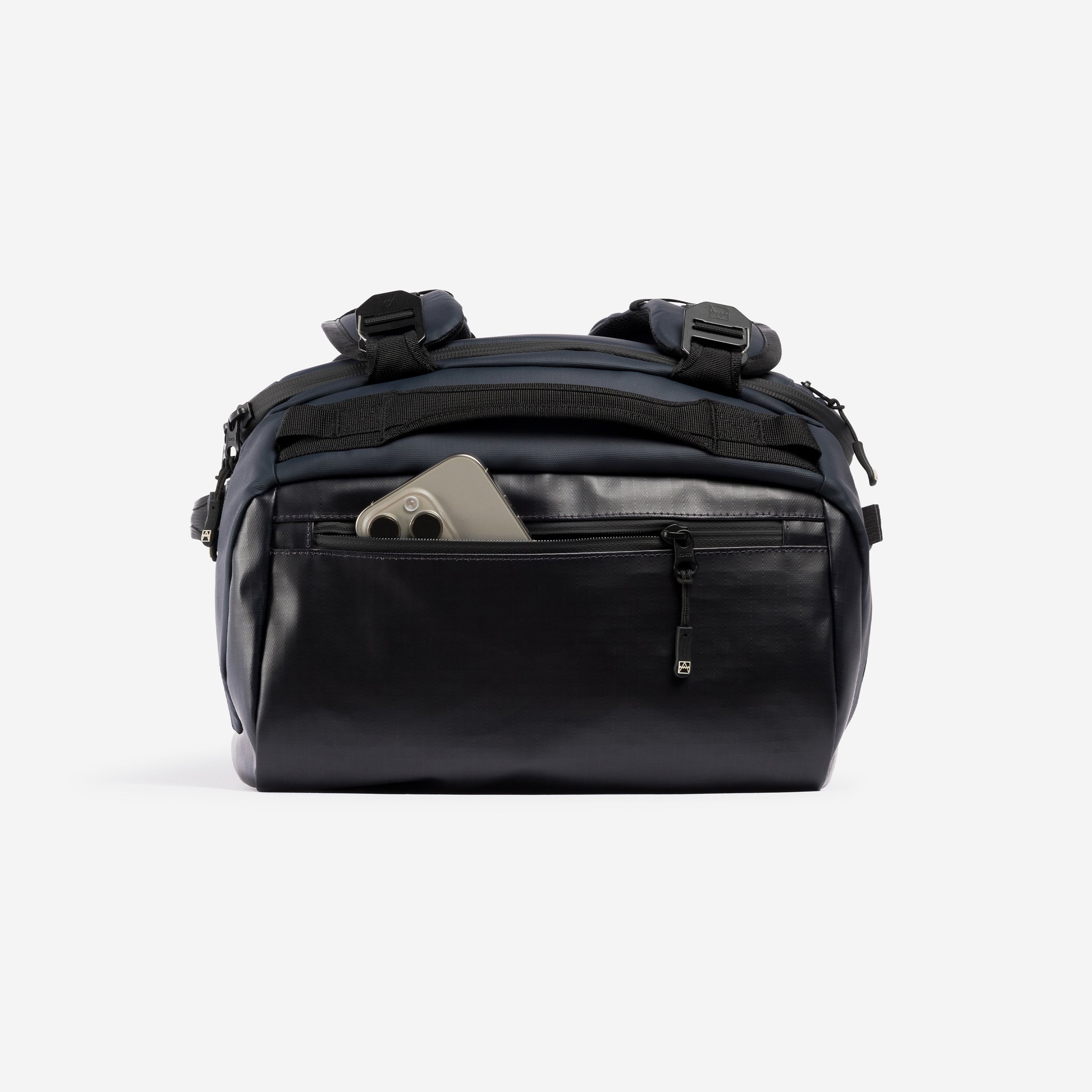 A studio shot of the easy access pocket on the kit Bag 30L in Midnight Blue