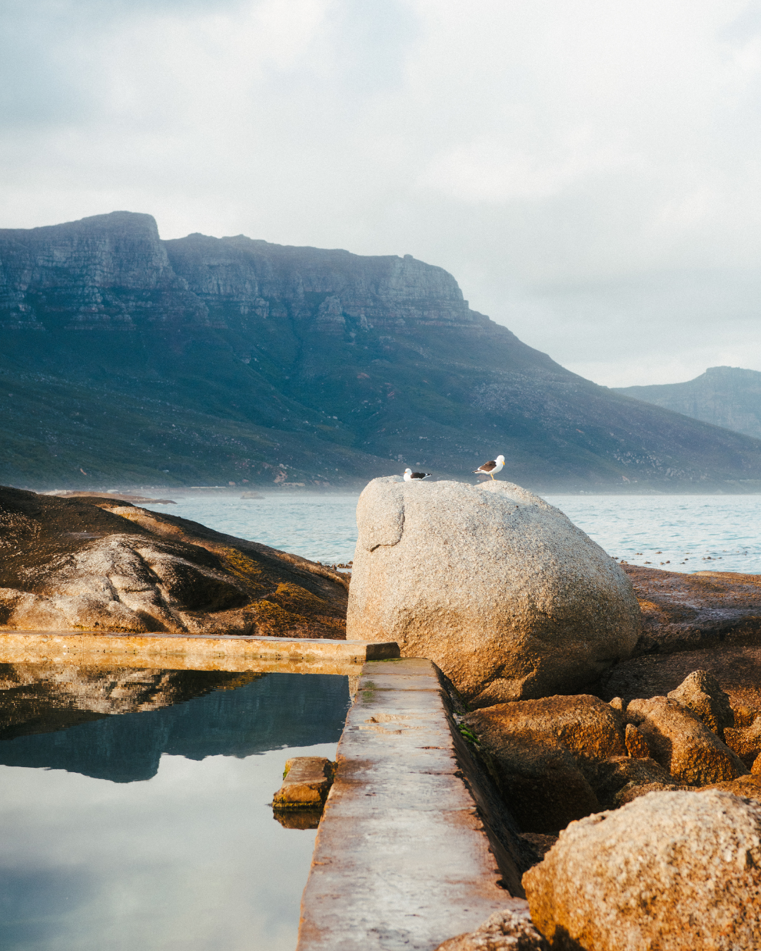 Maidens Cove Tidal Pool next to the Atlantic Ocean in Cape Town