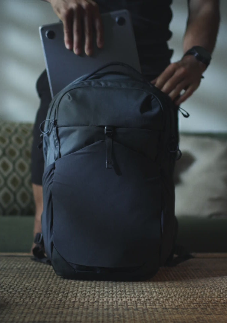 A lifestyle video of a man running through London wearing a motion backpack 20l in Charcoal, Ash and Magma