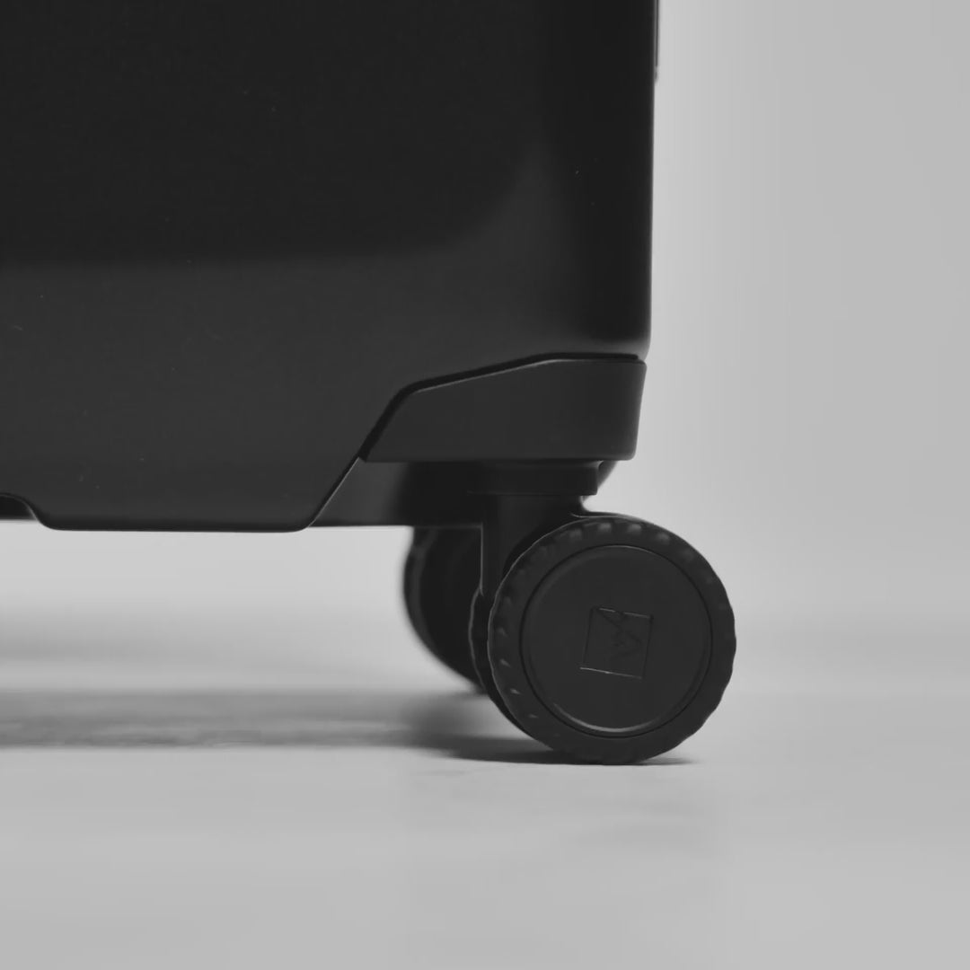 A studio video of the feature on the Hardshell Pro 40L in All Black, Sand, Midnight Blue, Transit Green