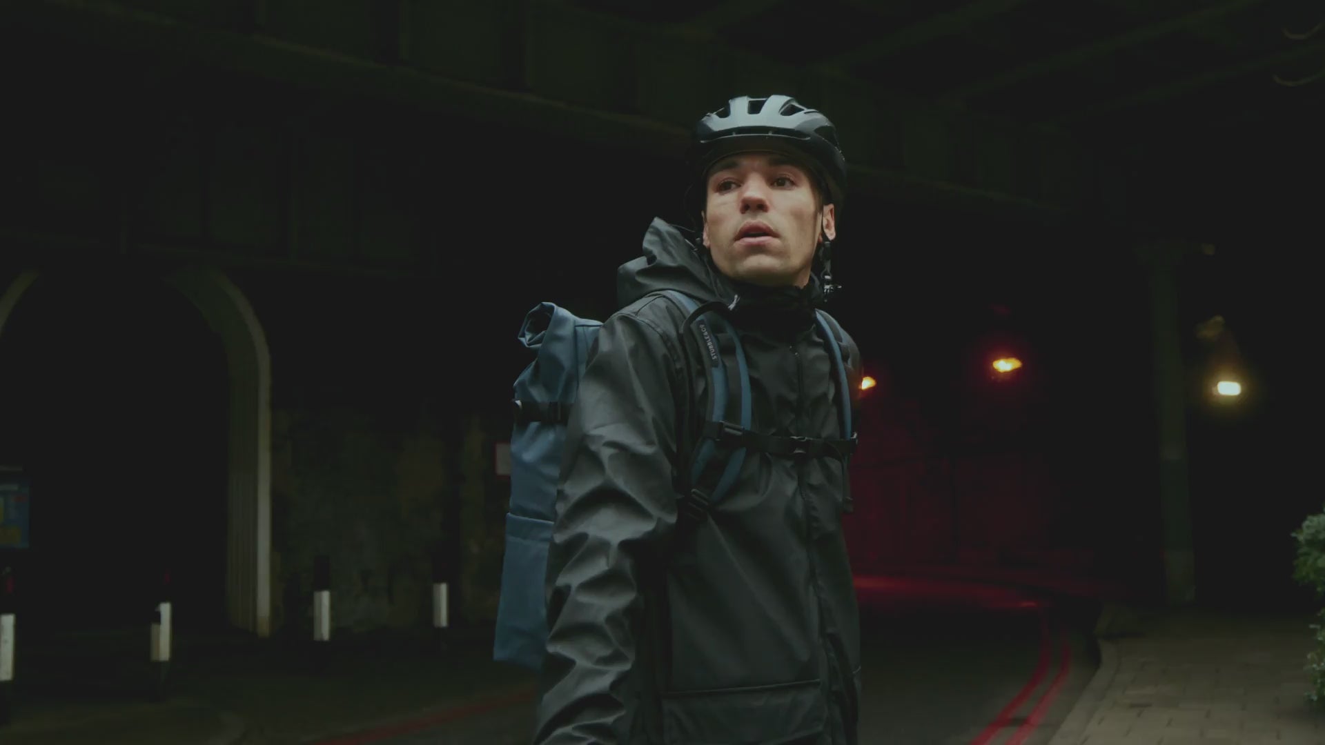 The lifestyle video of the Roll Top 30L showing it being used across London