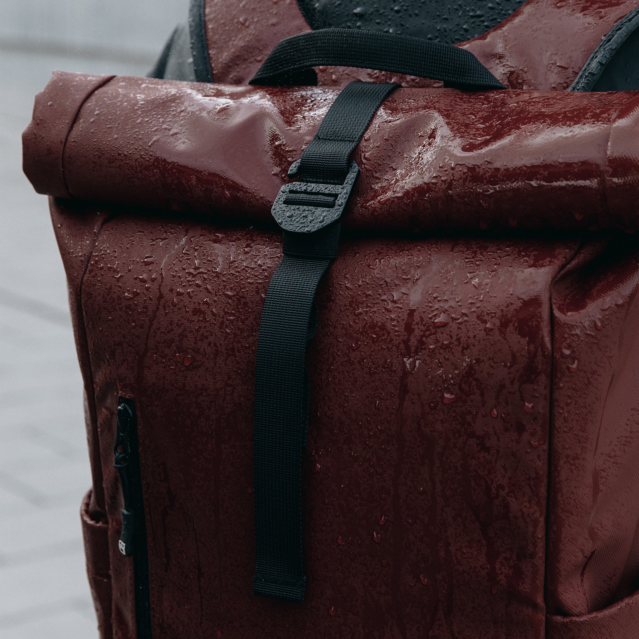 A close up of the rain on the roll of the Roll Top 15L in Garnet Red
