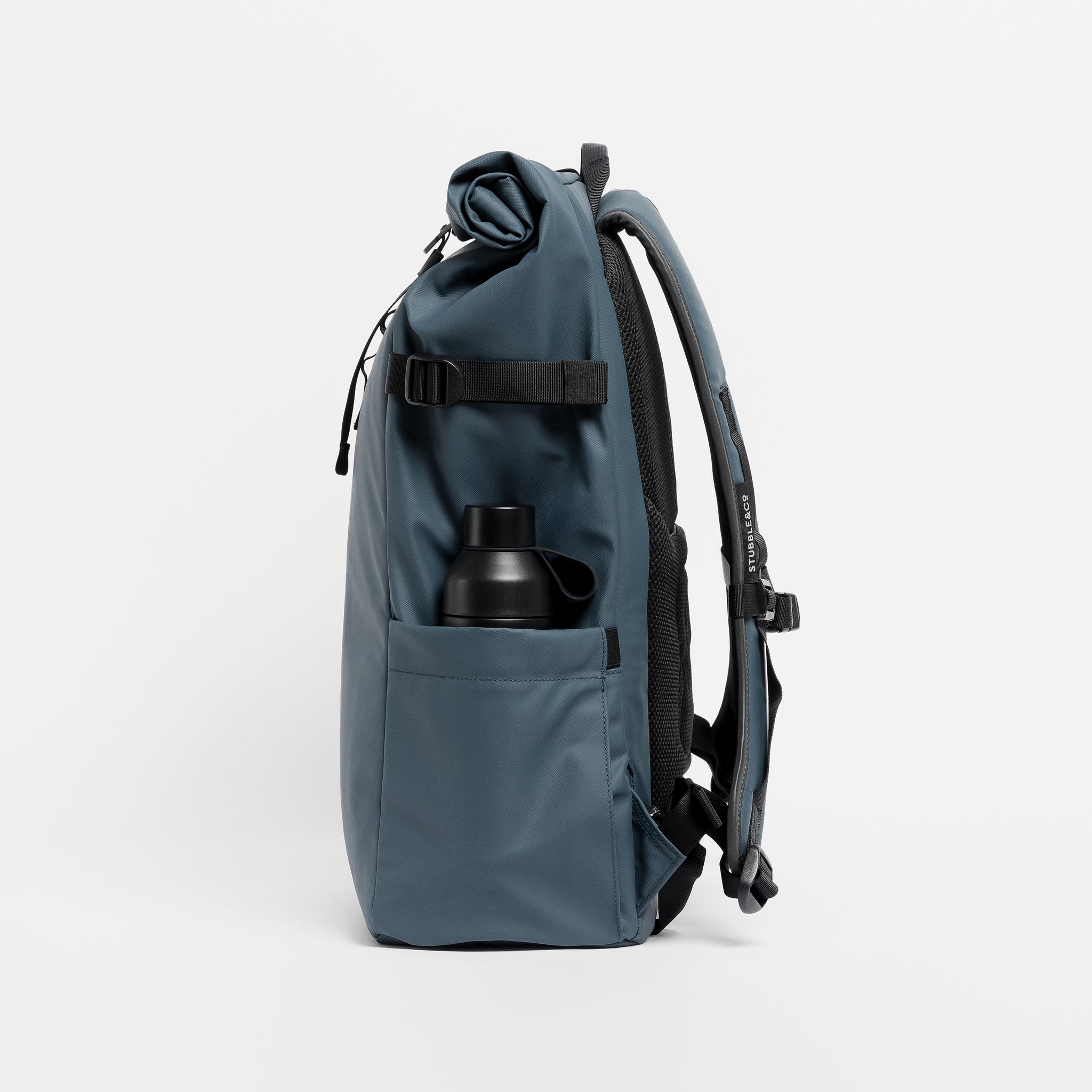 A  studio shot of the Roll Top 30l in Tasmin Blue showing the bottle pocket