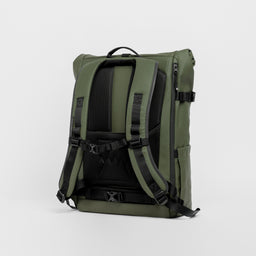 A studio shot of the back panel and adjustable chest straps on the Roll Top 30L in Urban Green