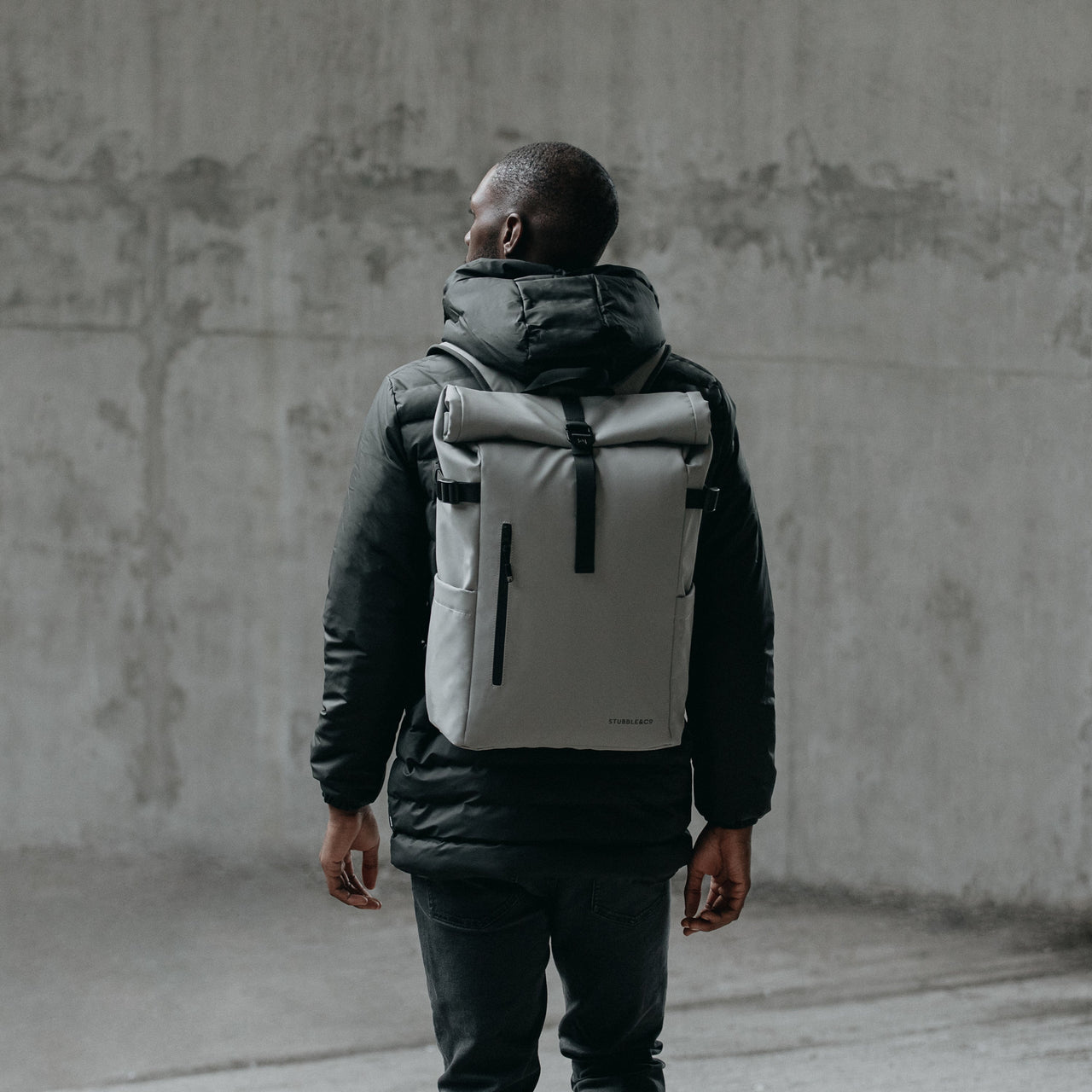 Man with back to camera wearing The Roll Top in Concrete grey