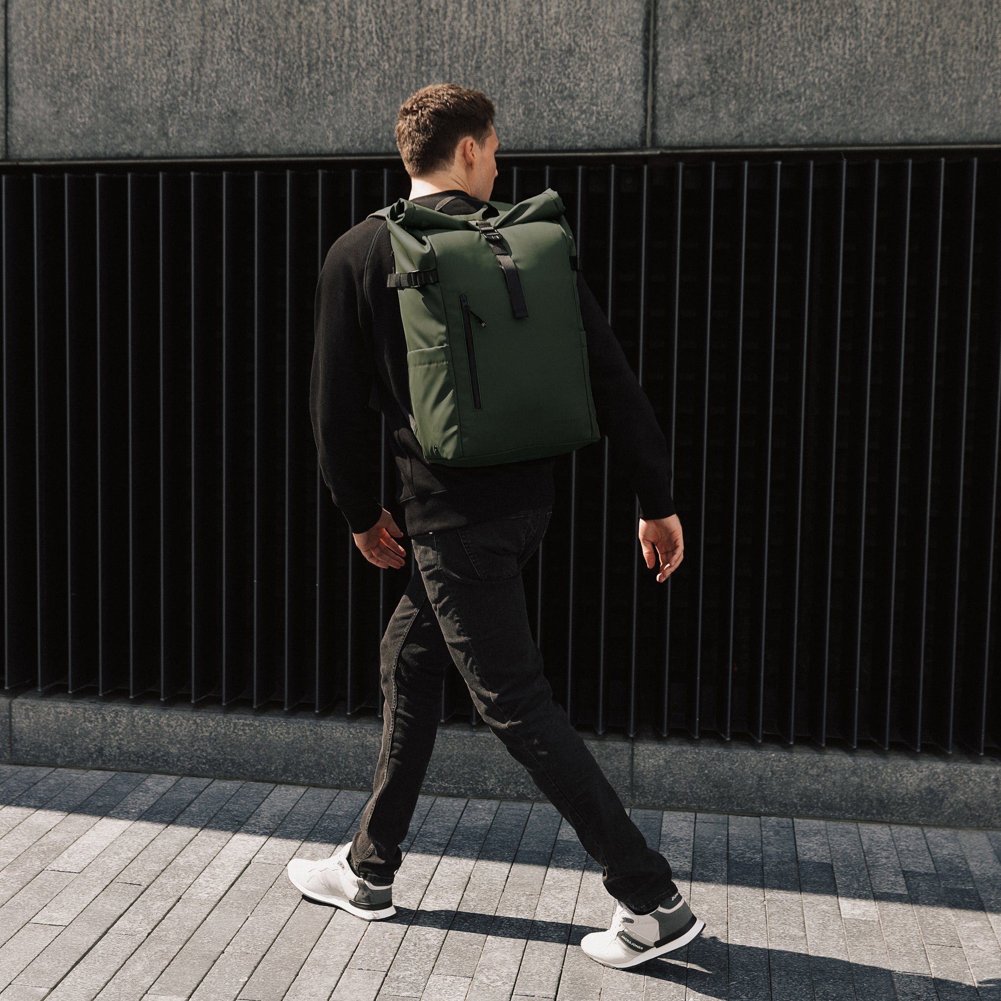 Man wearing The Roll Top in Urban Green