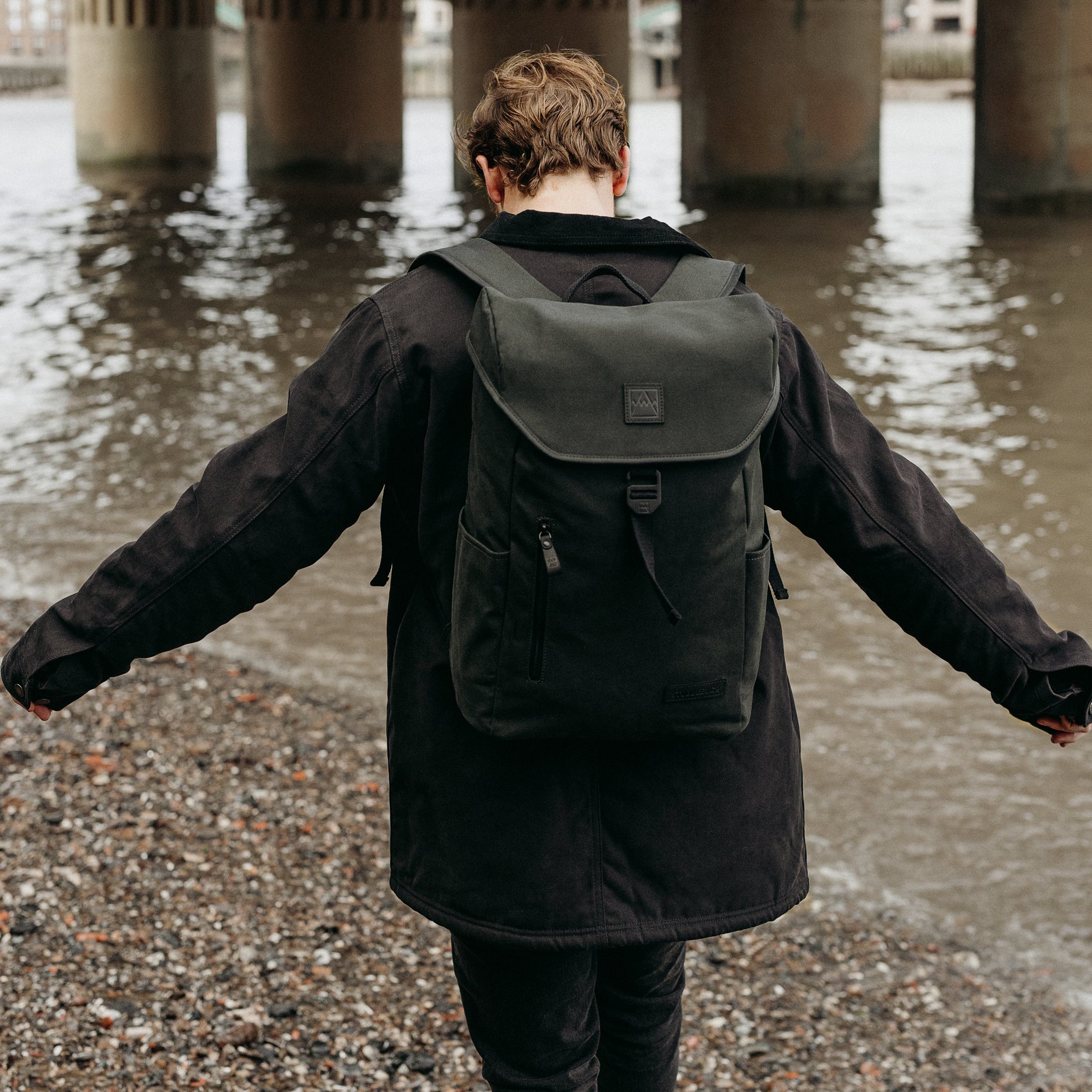 Man wearing The Backpack in Pirate grey