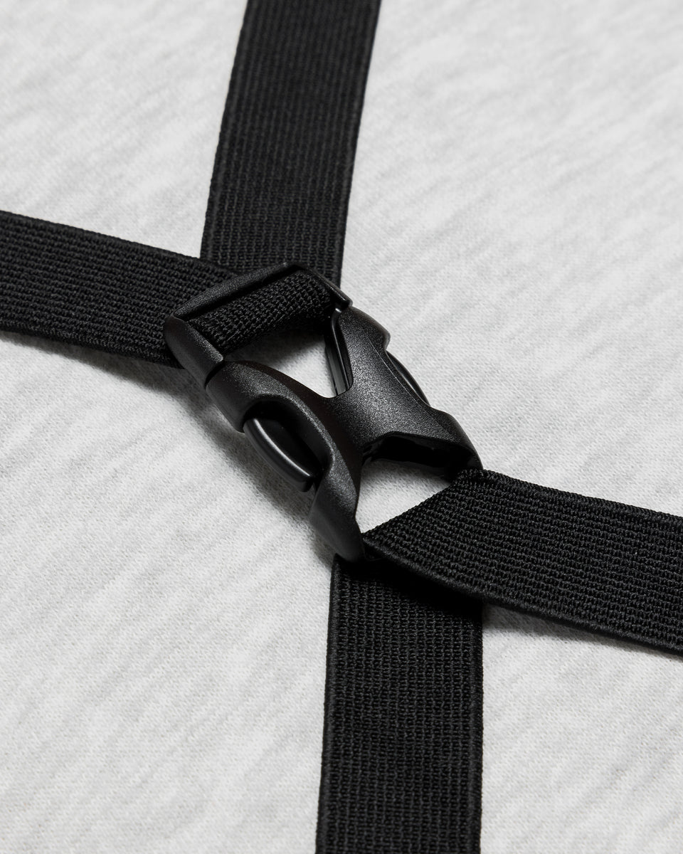 A studio shot showing the elasticated interior clip on the travel backpack 40l