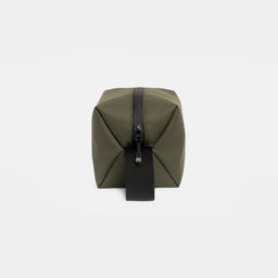 A studio shot of the end and loop hanndle of the Urban Green Wash Bag