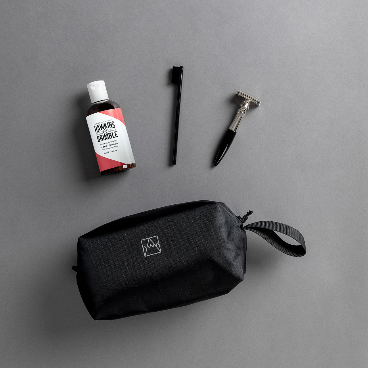 Wash Bag in rPET with accessories