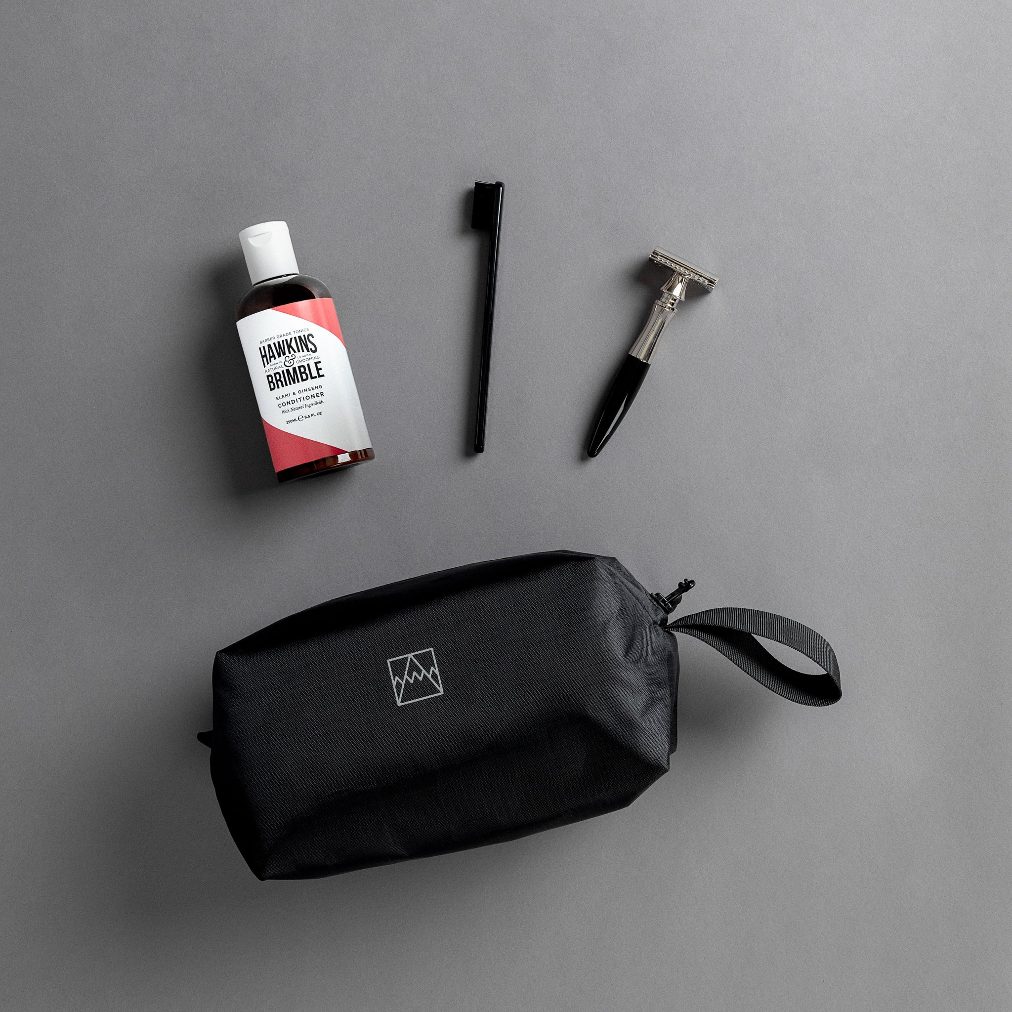 Wash Bag in rPET with accessories