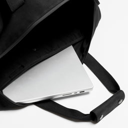 A studio shot of the laptop compartment in a weekender 30l in All Black