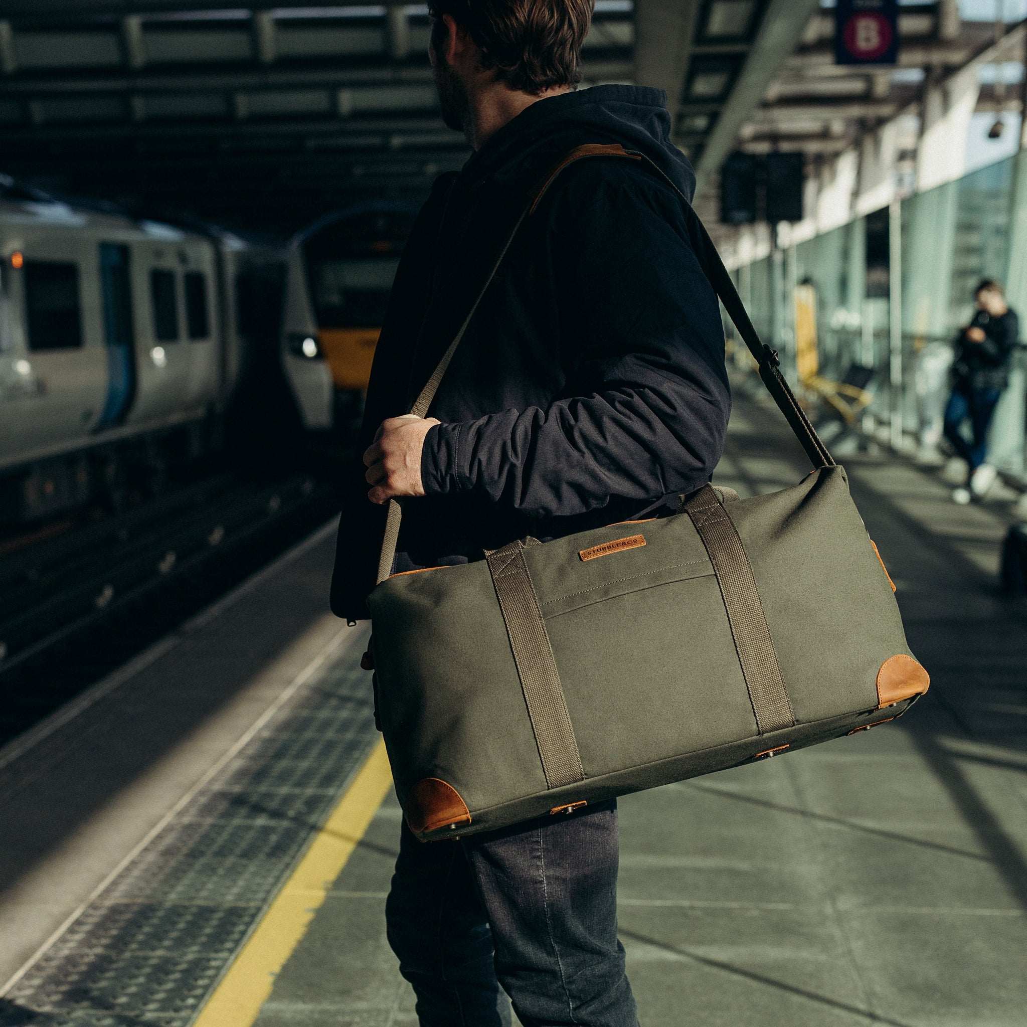 The Weekender duffle bag in Olive