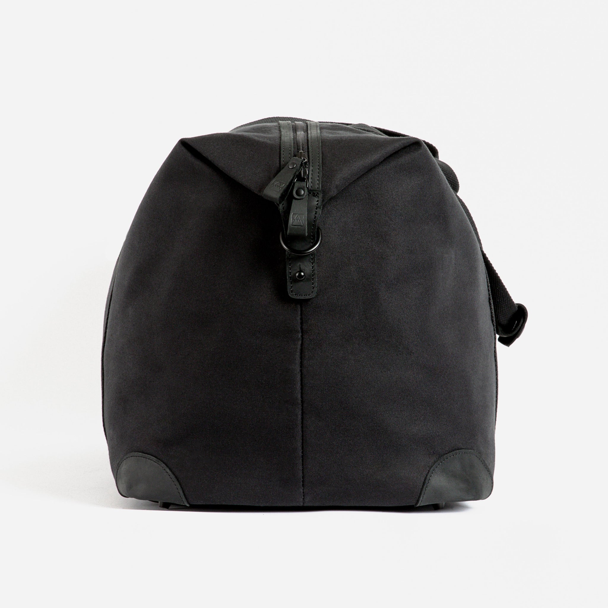 The Weekender XL duffle bag in All Black