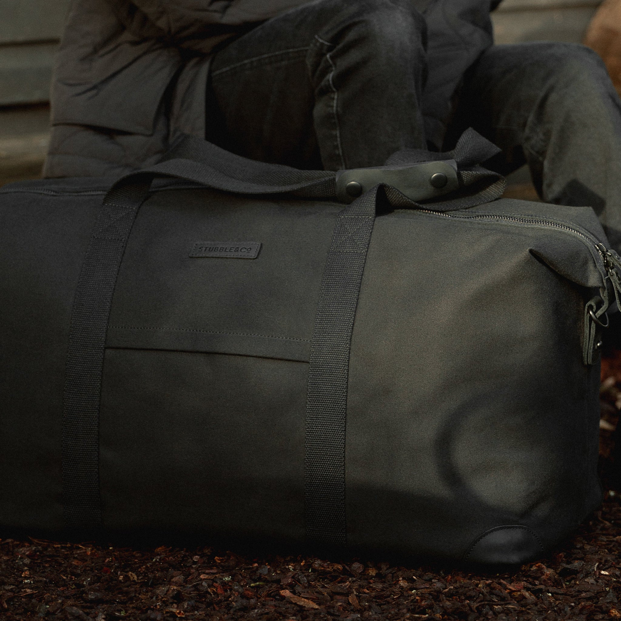 The Weekender XL duffle bag in All Black