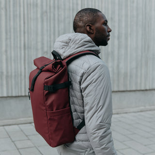 Man in gret coat wearing The Roll Top in Earth Red
